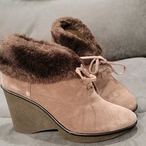 B. Makowsky Suede Laced Wedged Booties with Fur, Size 8W